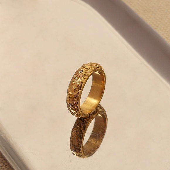 Inner Harmoni 18K Gold Plated Elegant Gold Sun and Moonlight Ring - Picture 2 of 3